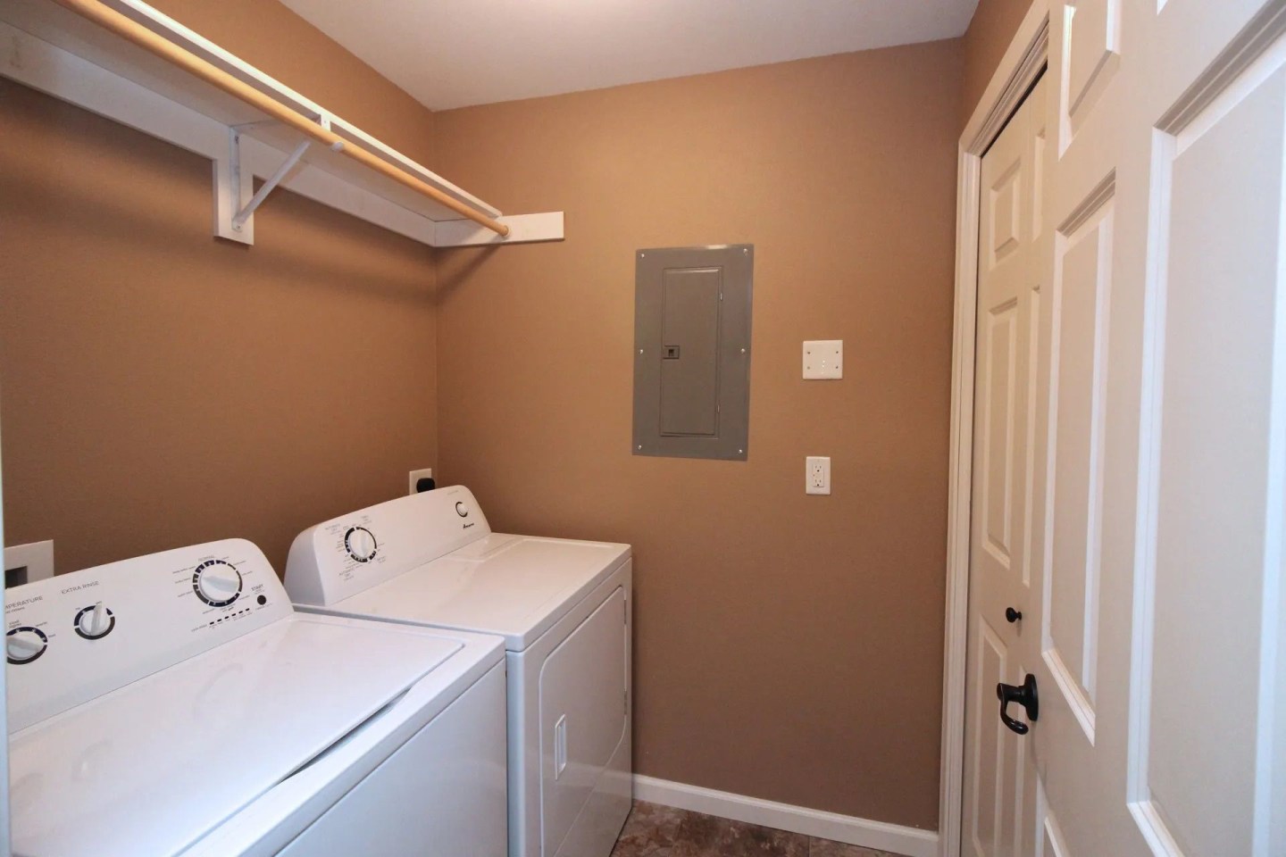 Bridgeview Bay Condos Image 6