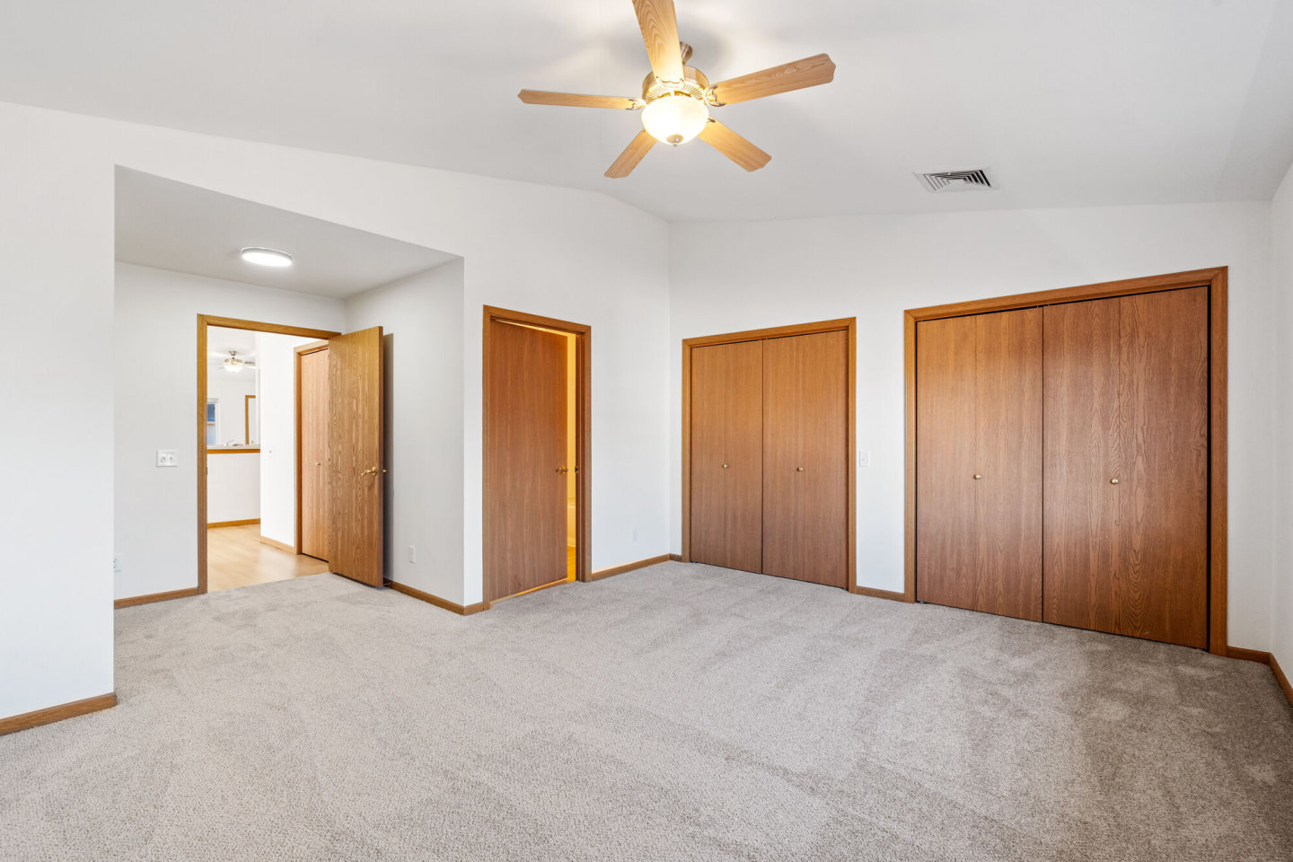 Harper Court Apartments Image 9