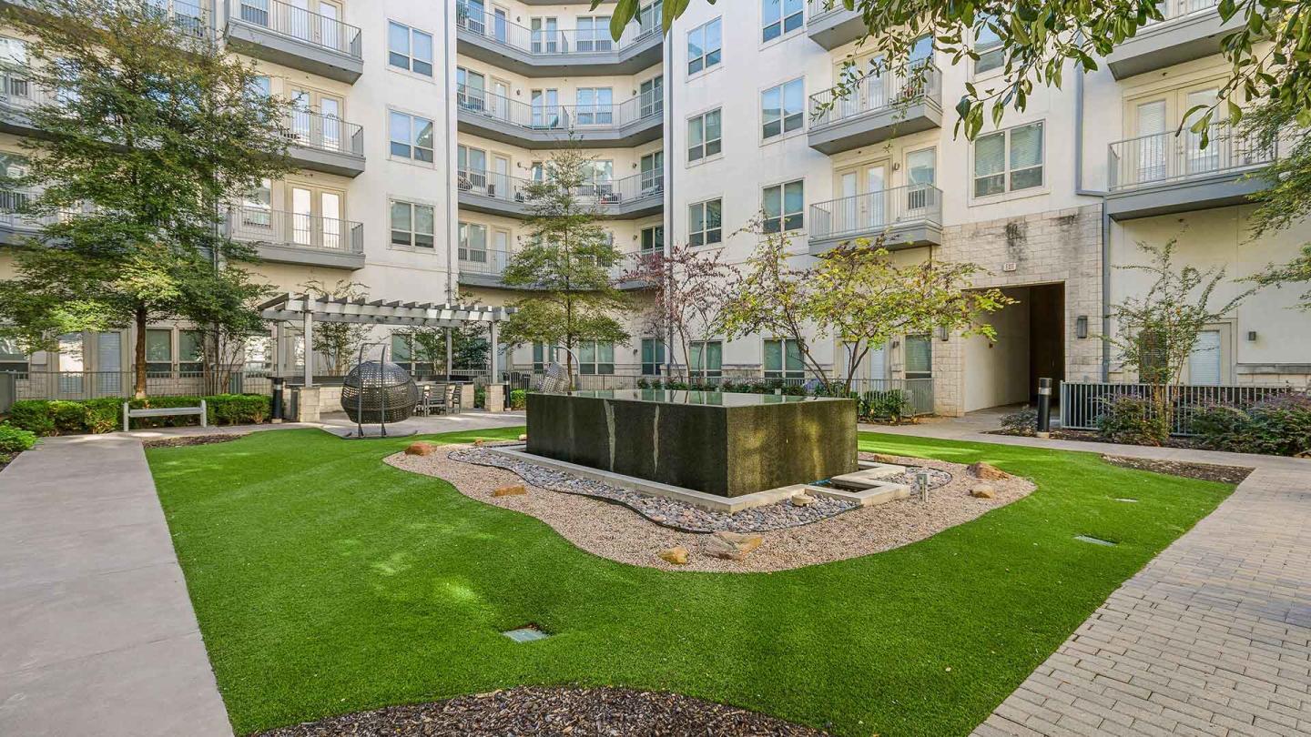 Crest at Las Colinas Image 7