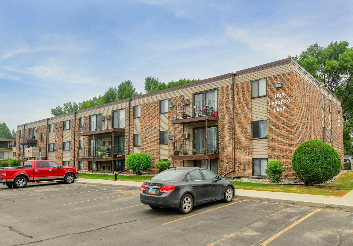 Landmark Estates Apartments Image 3