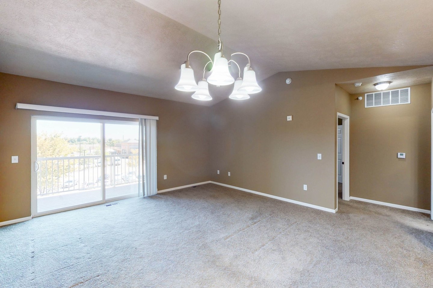 MacArthur Square Apartments Image 8