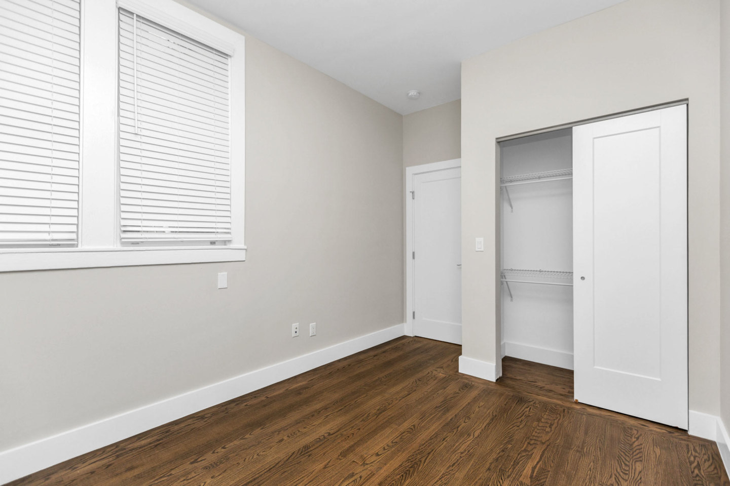 Oak Shrader Apartments Image 16