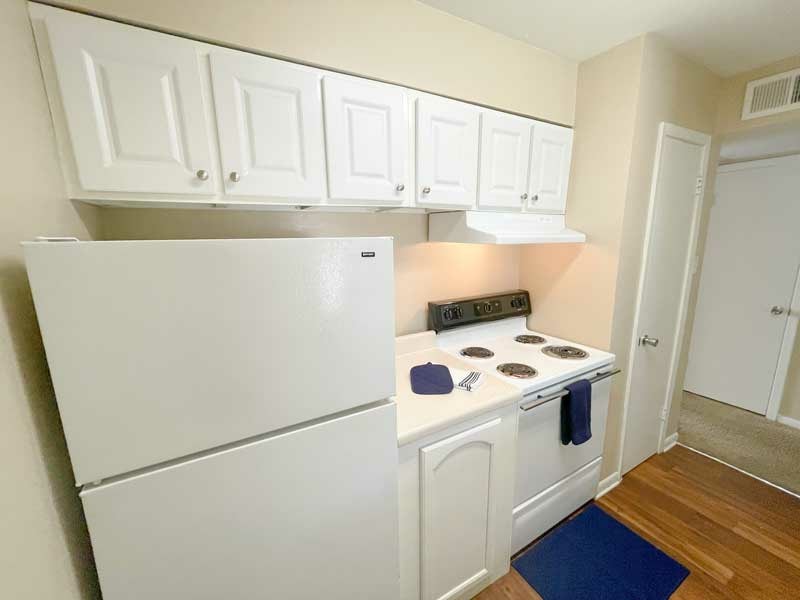 Chateau Apartments Image 1