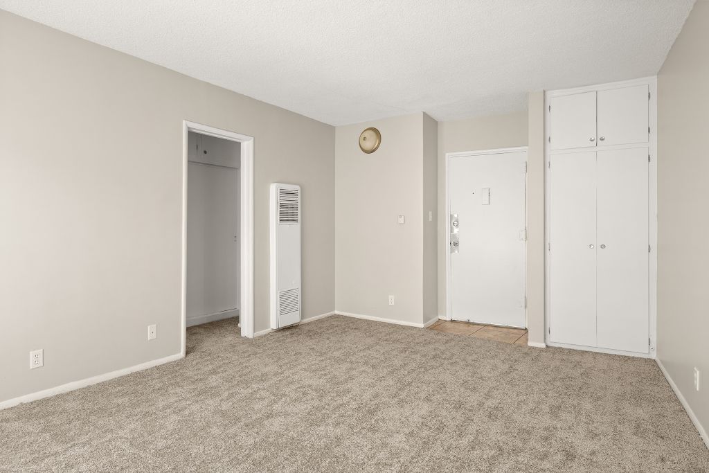 Roxanne Apartments Image 19