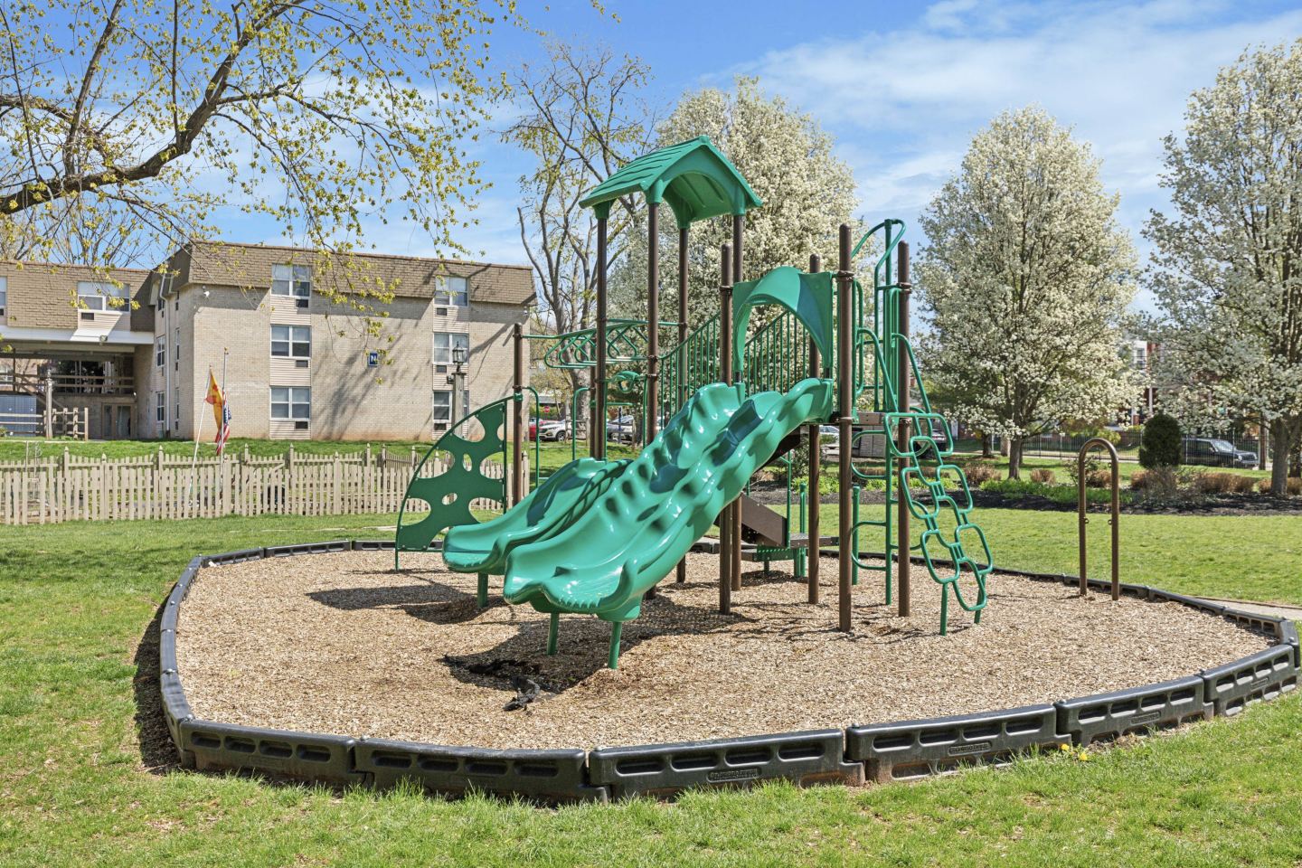 450 Green Apartments Image 5