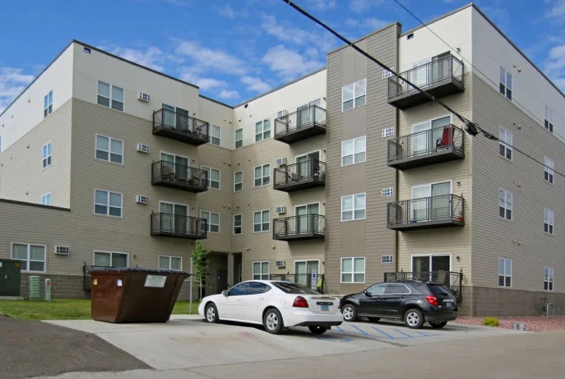 Collins Place Apartments Image 13