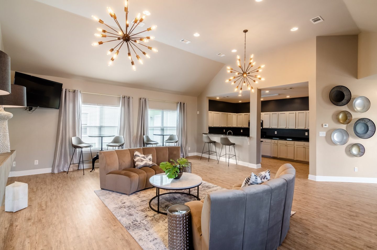 Grand Biscayne Apartments Image 10