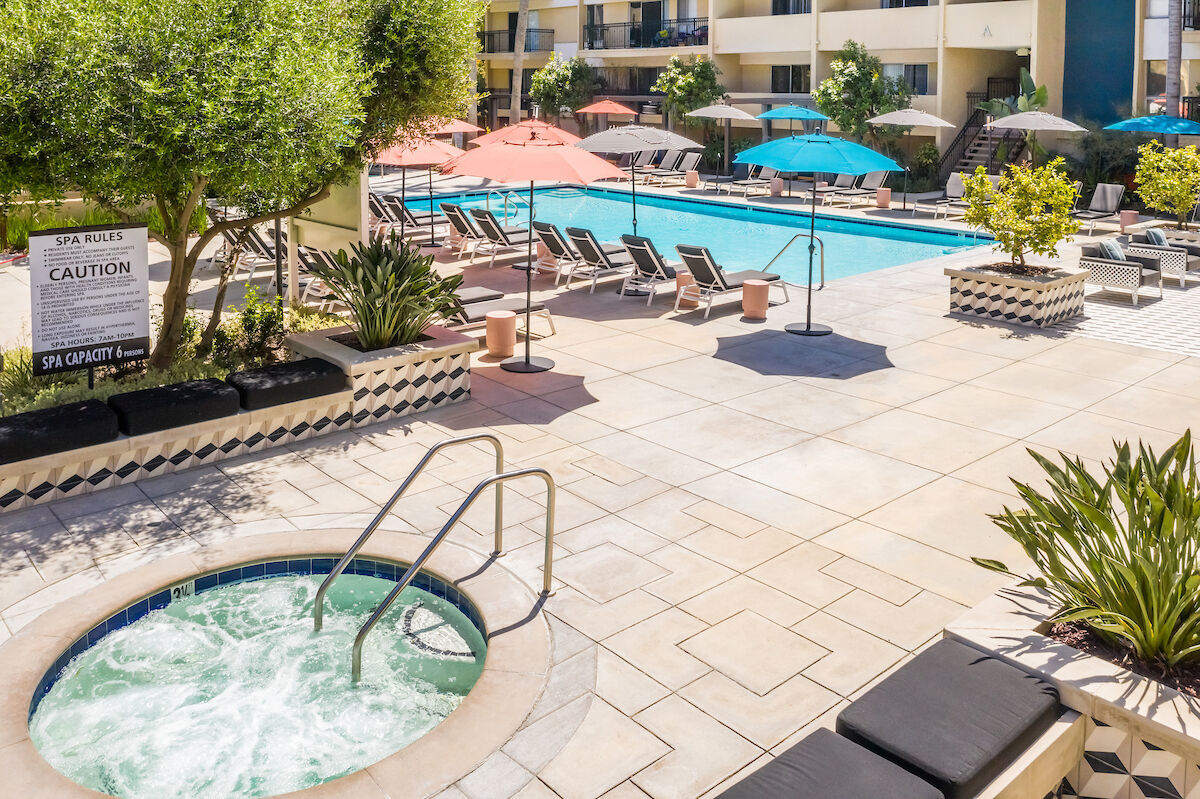 The Plaza at Sherman Oaks Image 28
