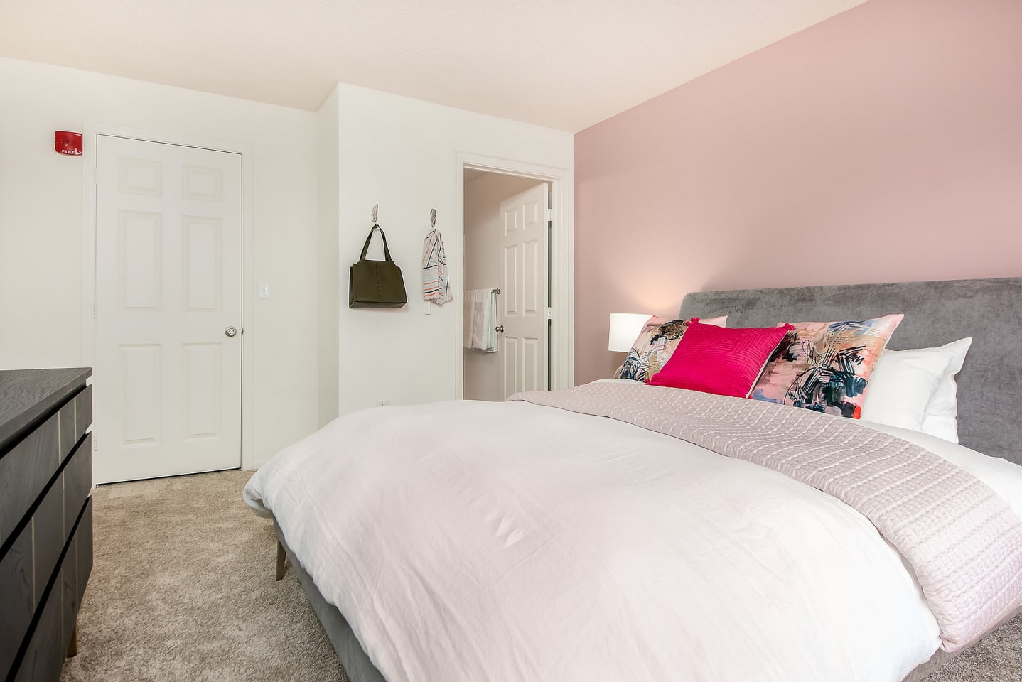 Essex Apartments Image 10