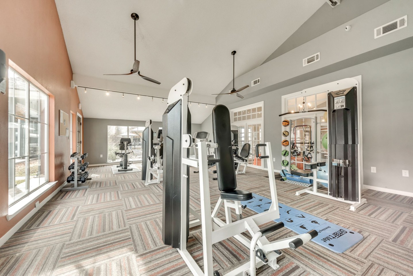Alena Apartments Image 10