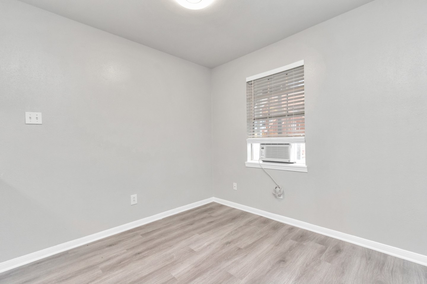 Post Oak Apartment Image 9