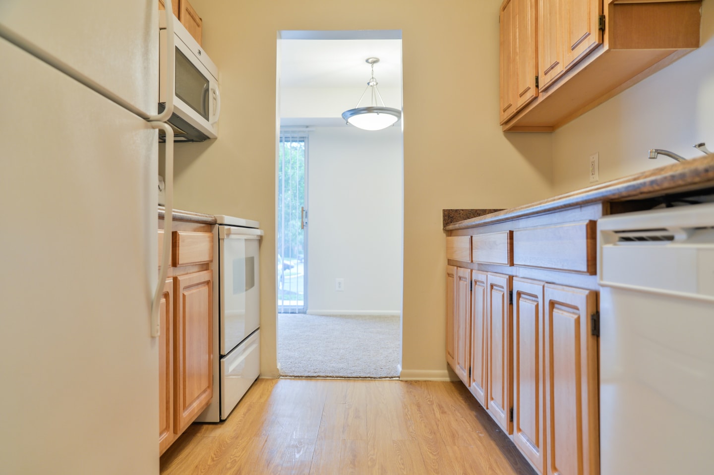 Applegate and Potomac Commons Apartments and Townhomes Image 3
