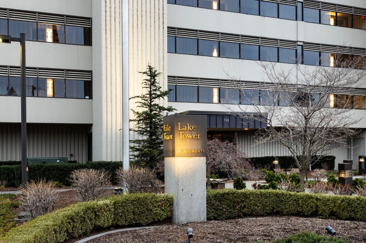 Lake Tower Apartments Image 29