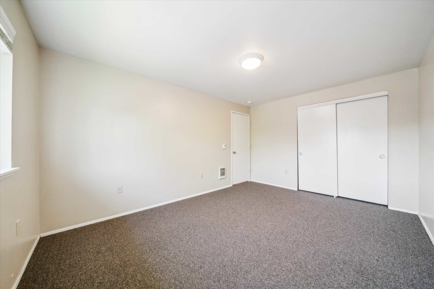 Bristol Court Apartments Image 11
