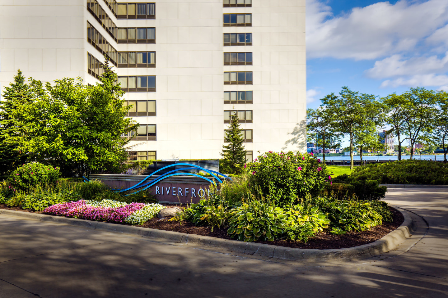 Riverfront Towers Image 10