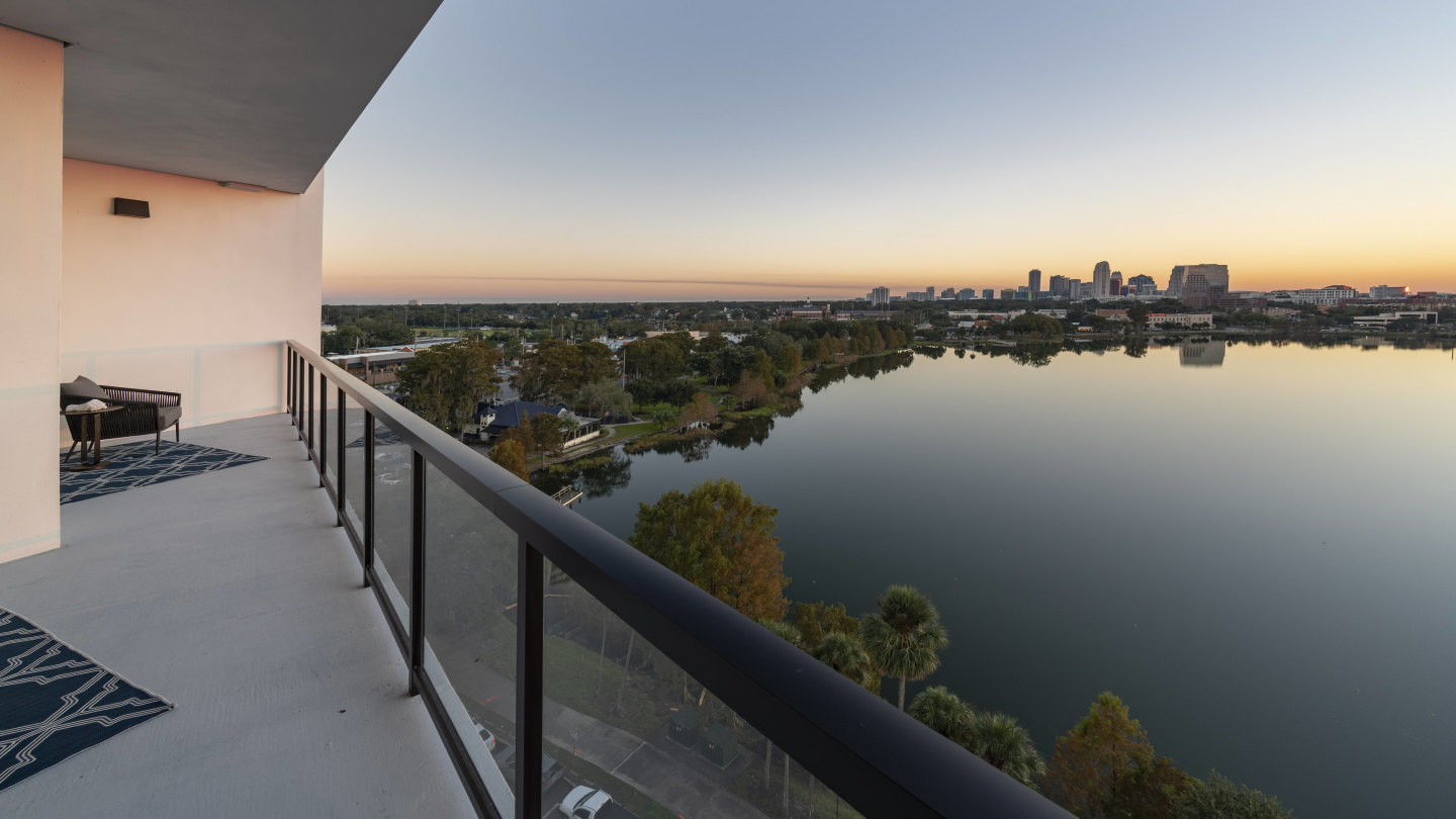 Lake House Image 85