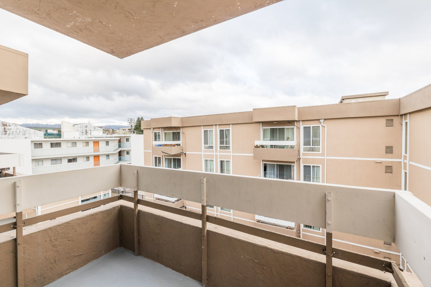 257 Vernon Apartments Image 3