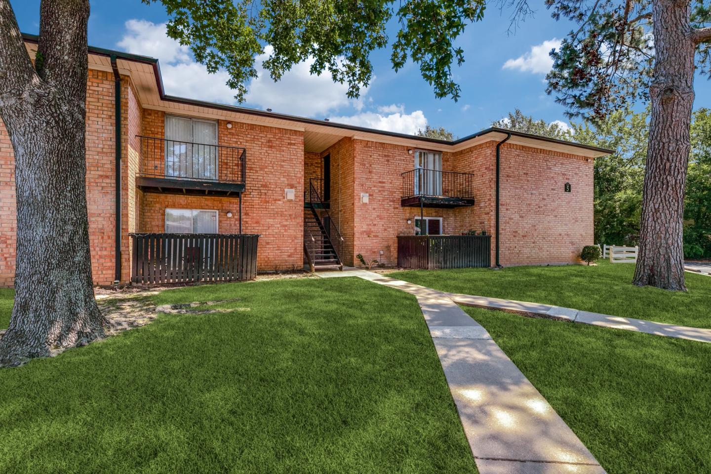Saddle Brook Image 34