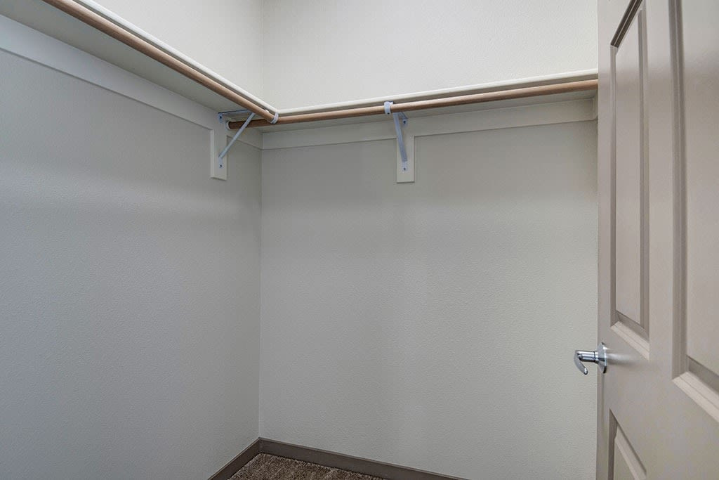 Bellevue Crossing Image 39