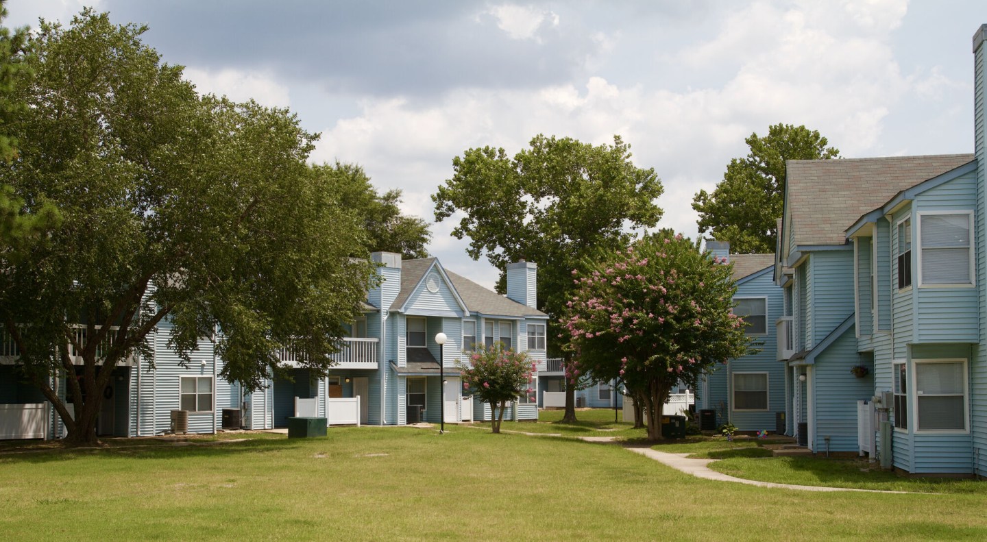 Royal Pointe Apartments Image 12