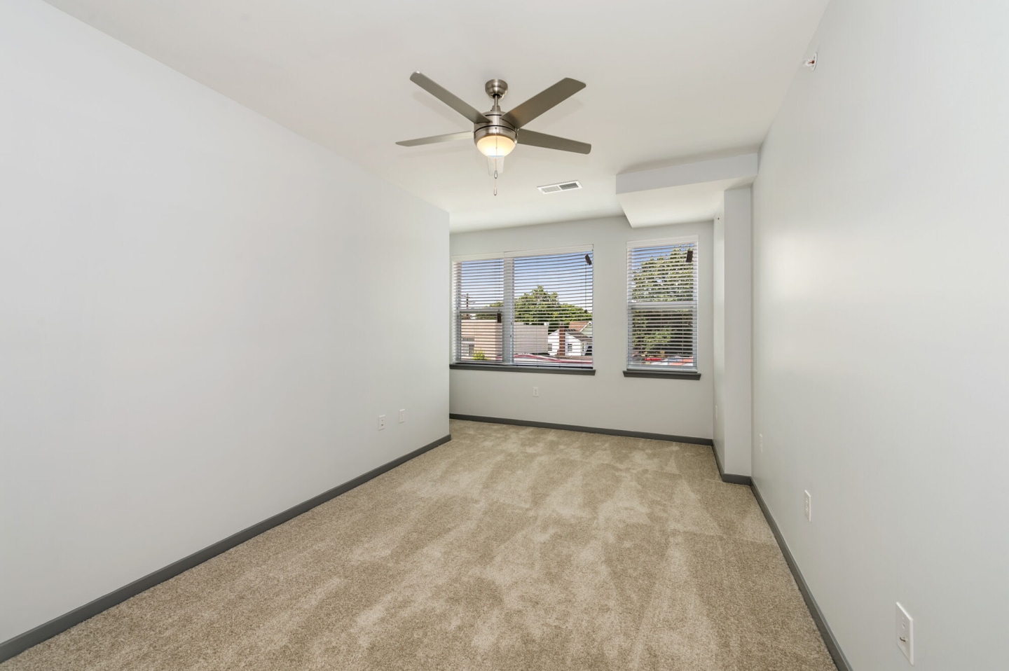 Wilshaw Apartments Image 16