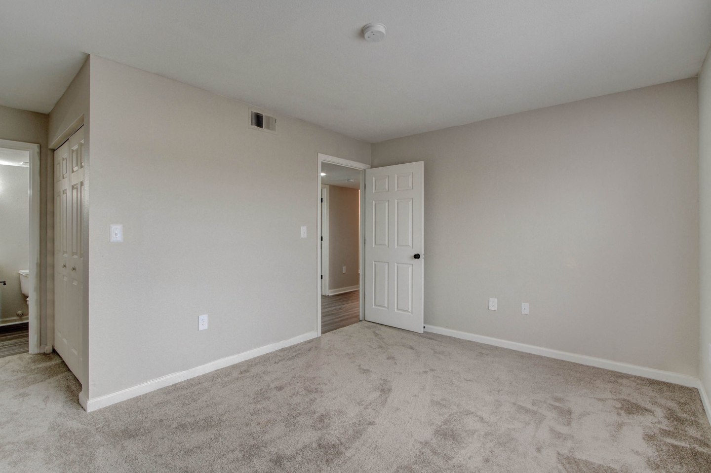 The Latitude Apartments Image 16