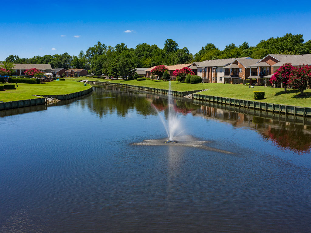 Holly Point Apartments Image 1