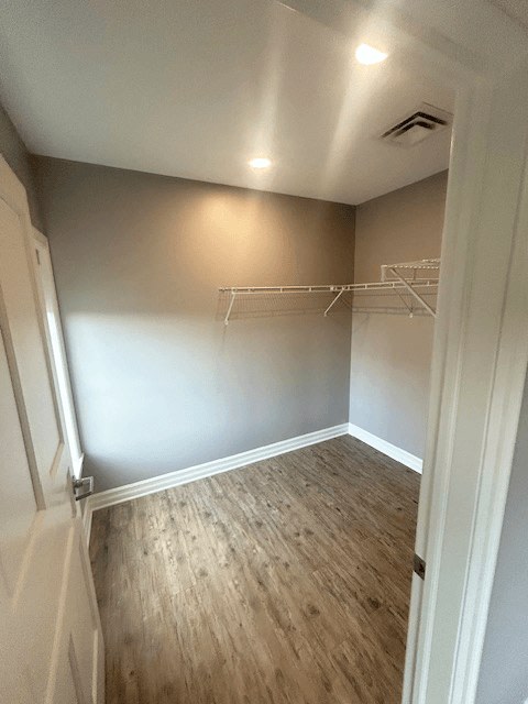 945 Kenmore Avenue Image 15