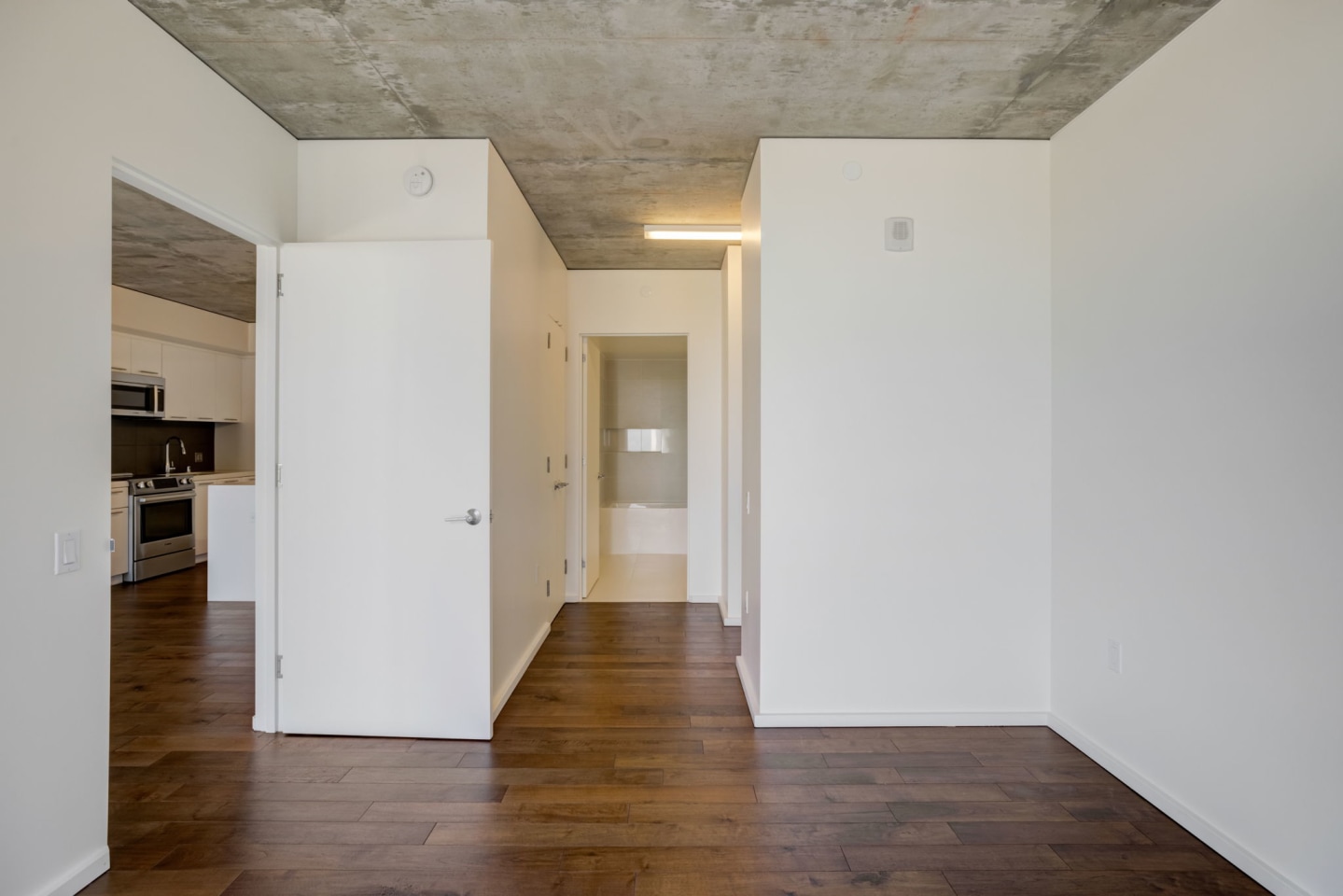 The Apartment Residences at AKA Image 12