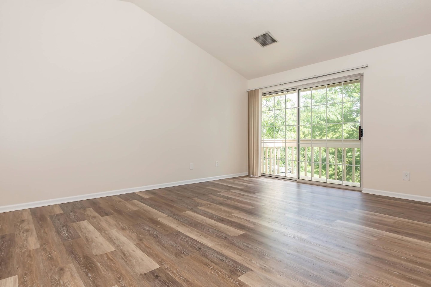 Ravinia Apartments Image 7
