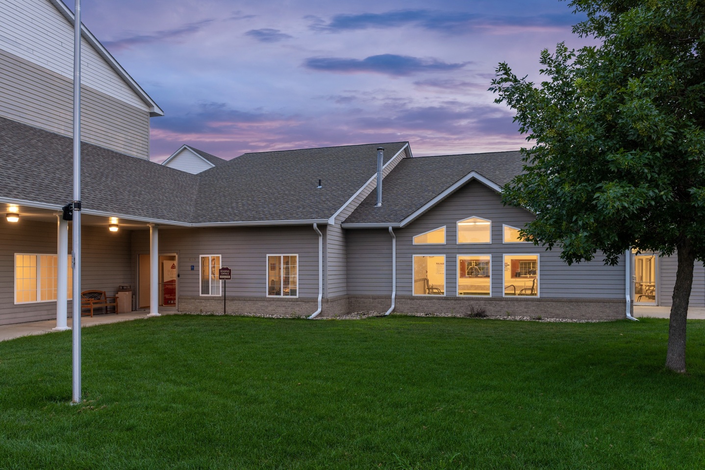 Platinum Valley Apartments Image 31