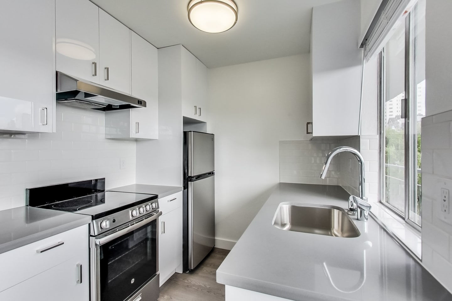 2240 LARKIN Street Image 3