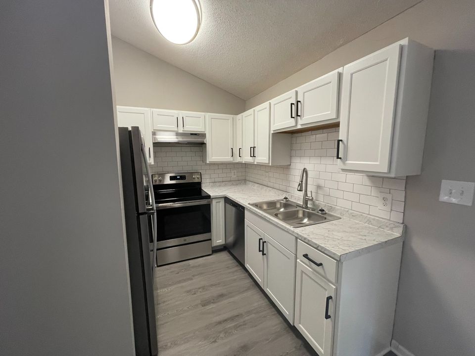Jamestown Manor Apartments Image 33