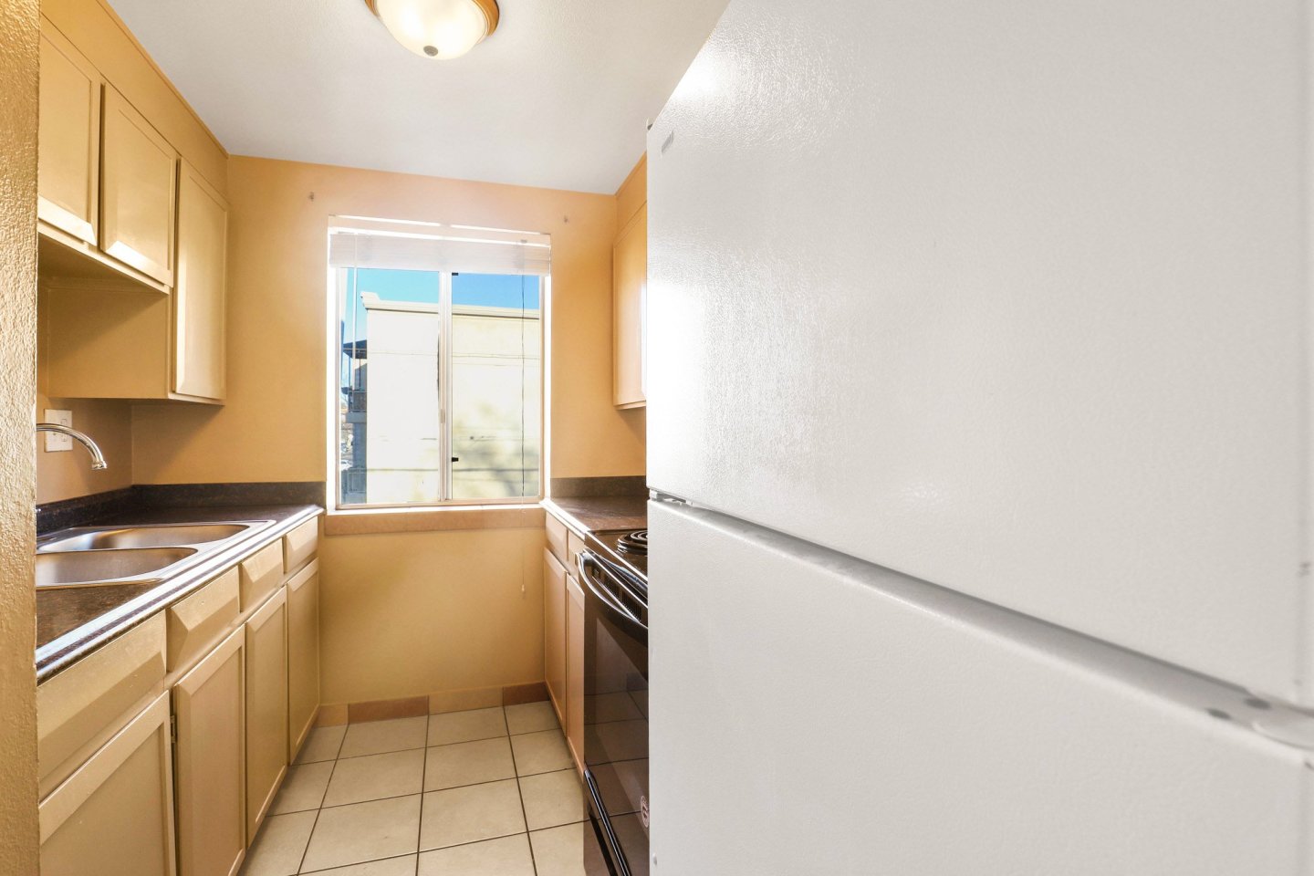 Camelot Apartments Image 13