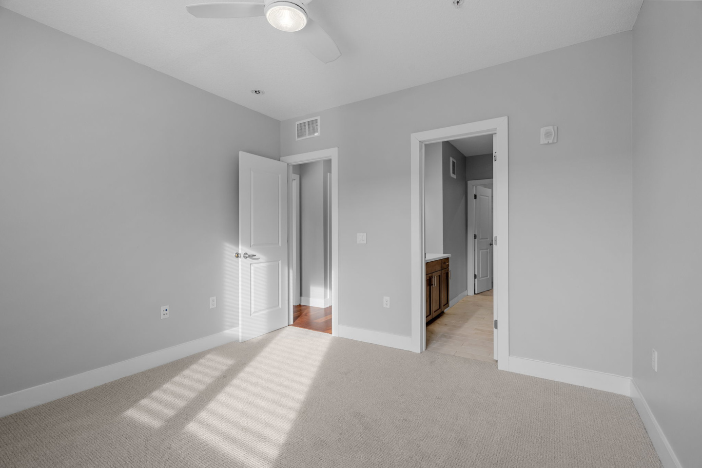 Boutique 28 Image 16