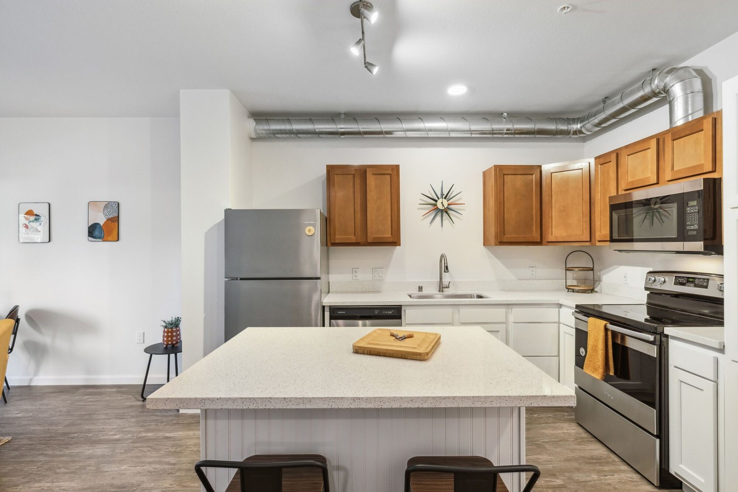 Pullman Modern Urban Apartments Image 14