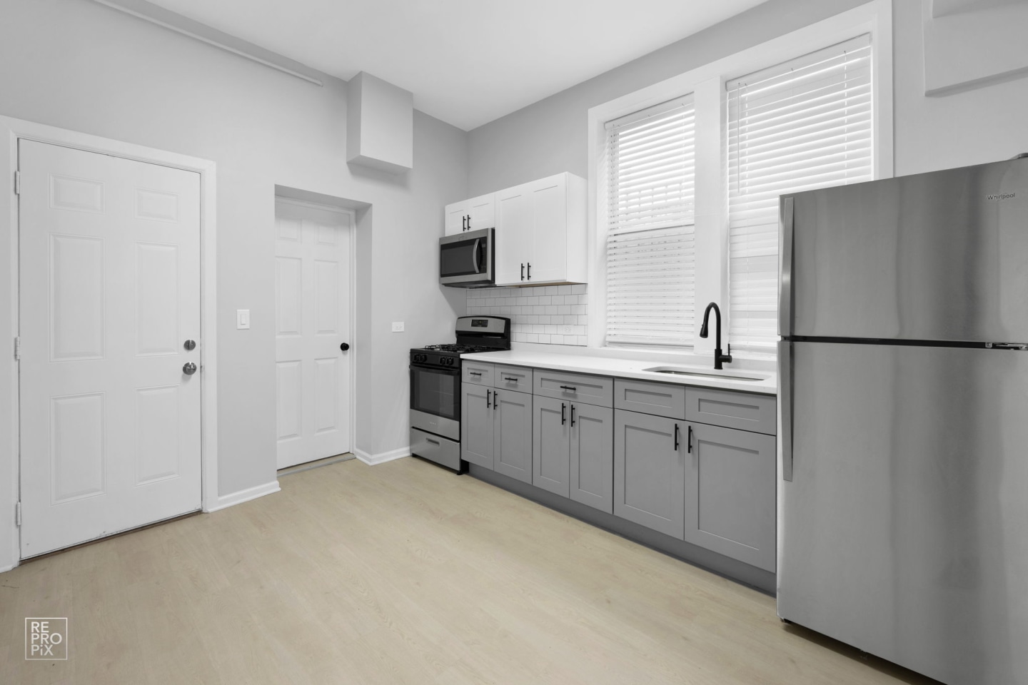 2542 S Trumbull Image 2