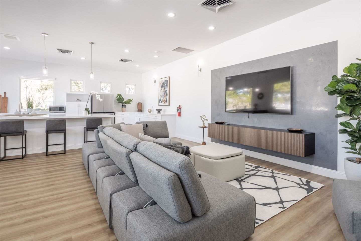 Summer Lake Villas Image 9