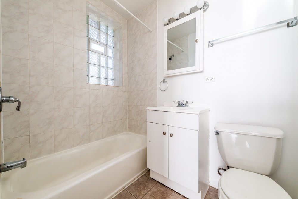 543 W 74th St Image 6
