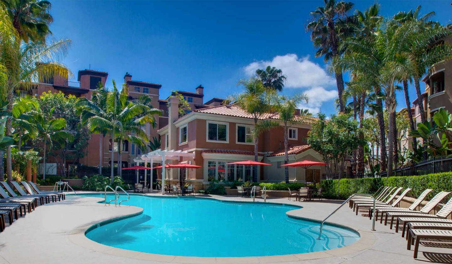 Villas at Park La Brea Image 11