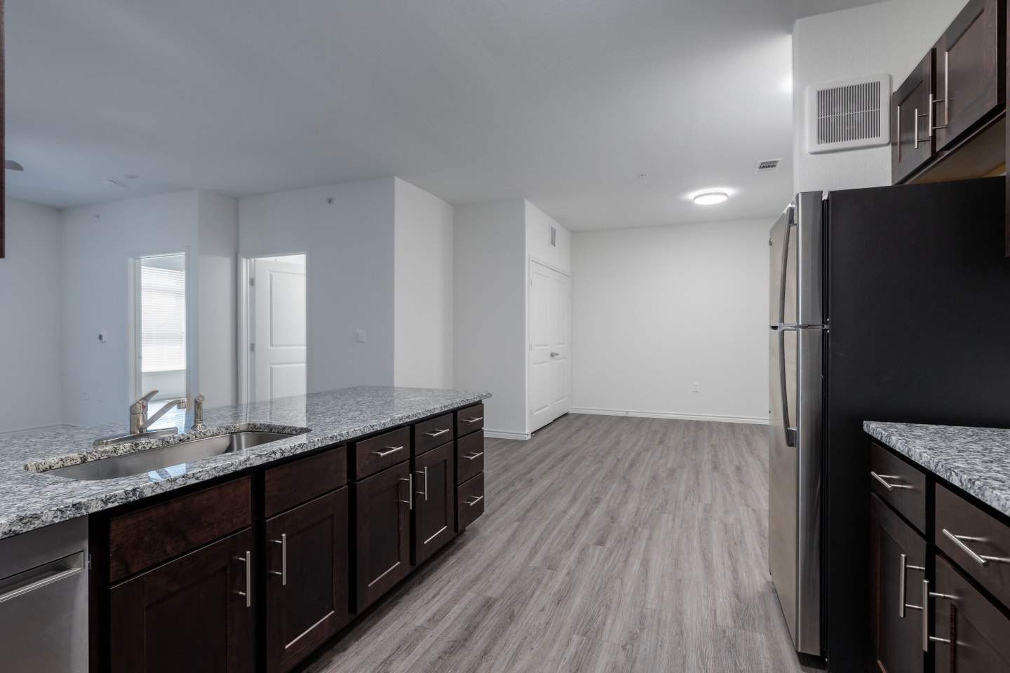 The Oaks at Ben White Apartments Image 6