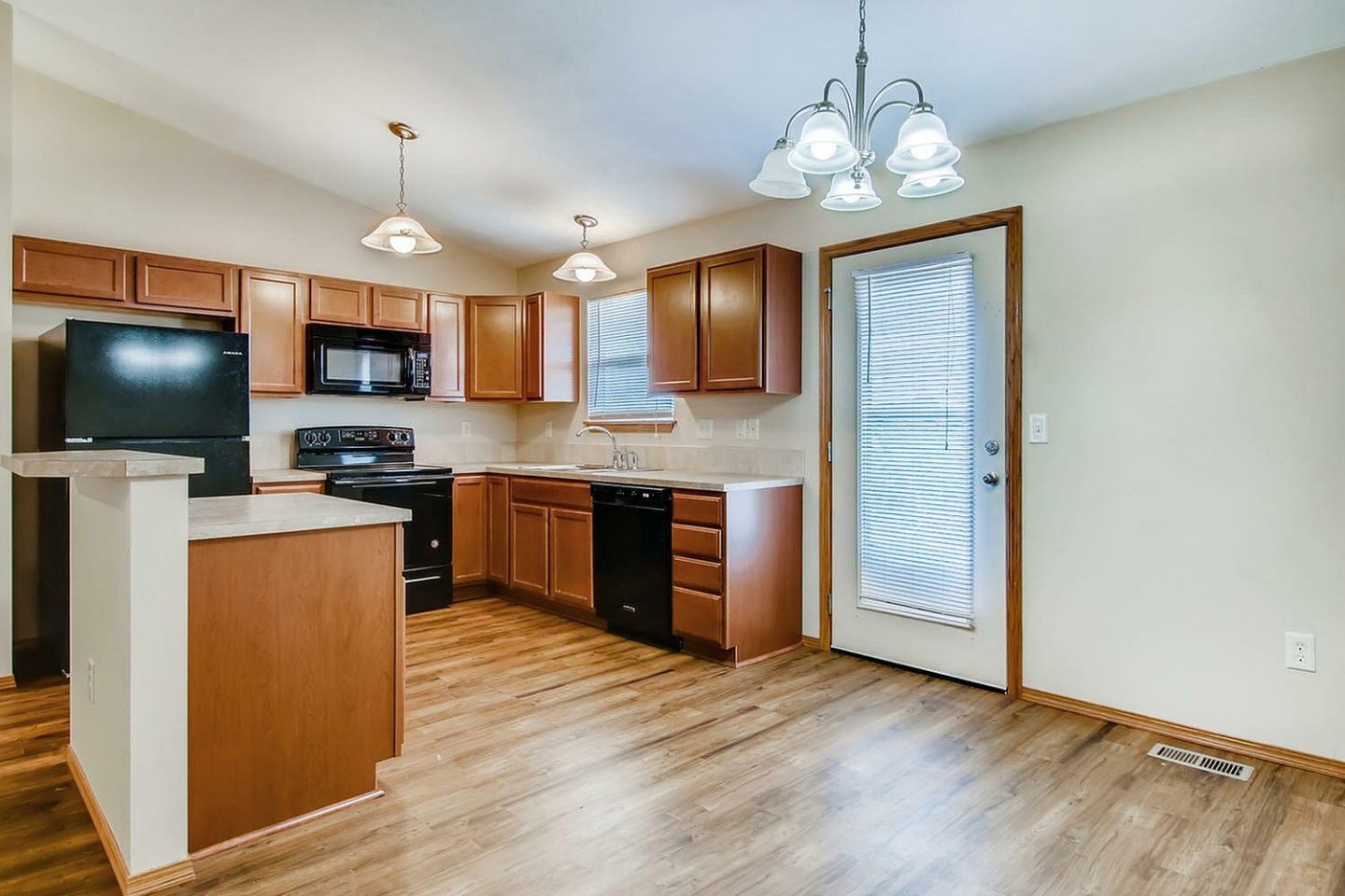 Lakeside Townhomes Image 9