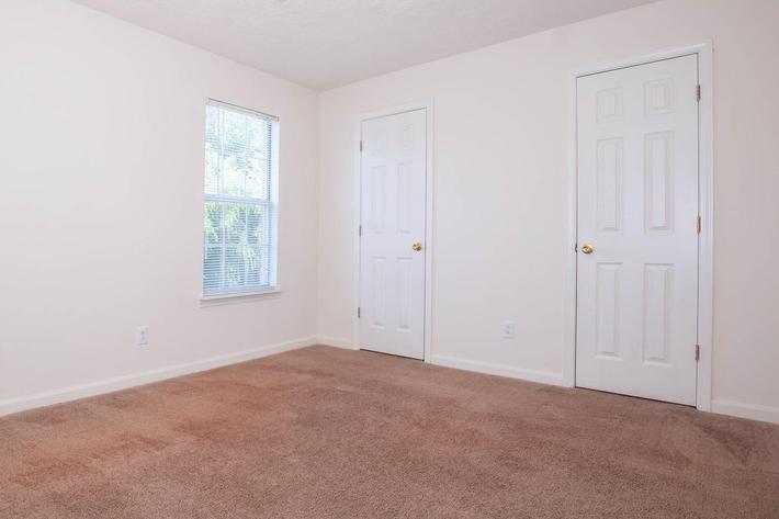 Whispering Oaks Apartments Image 22