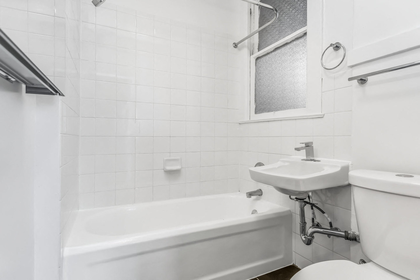 2459 Larkin Apartments Image 6