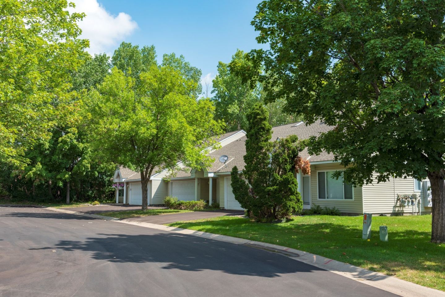 The Hills of Eden Prairie Image 16
