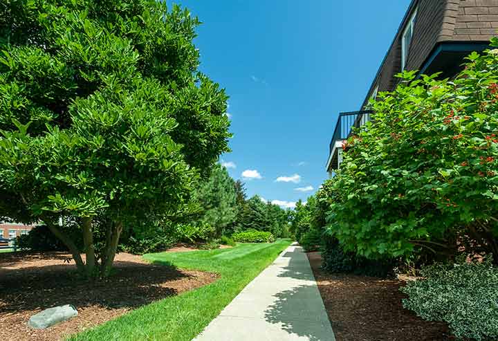Village Green Apartments Image 27