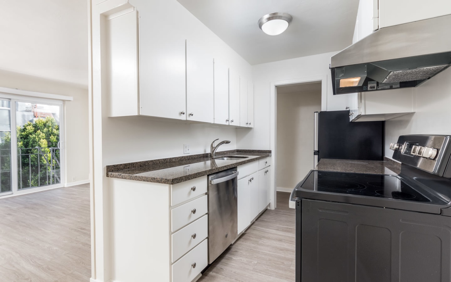 1 San Antonio Apartments Image 4