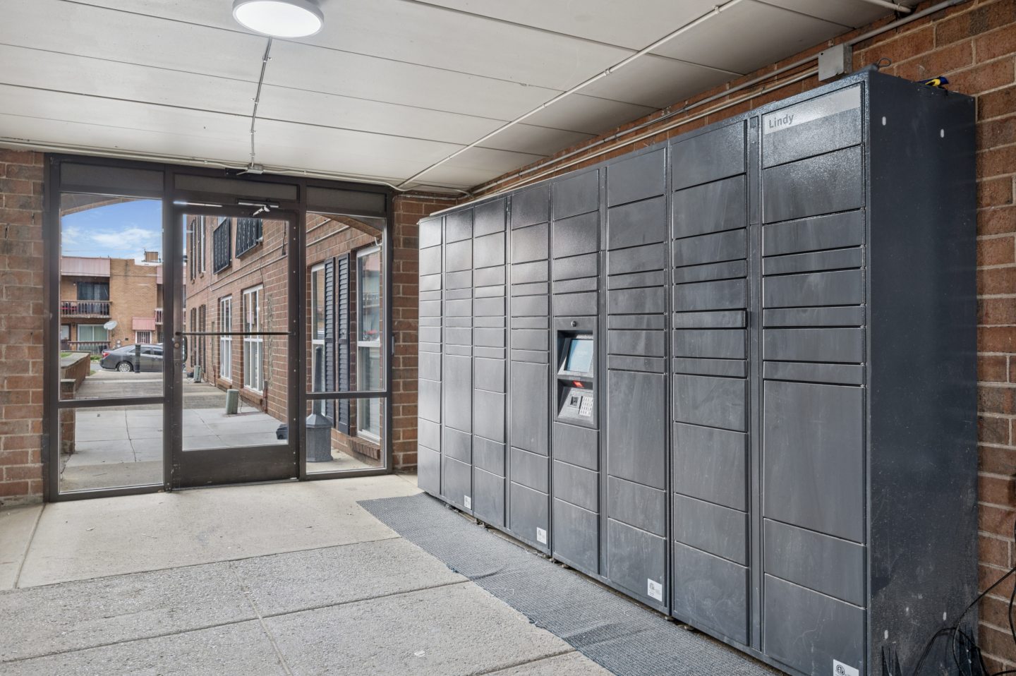 7400 Roosevelt Image 13