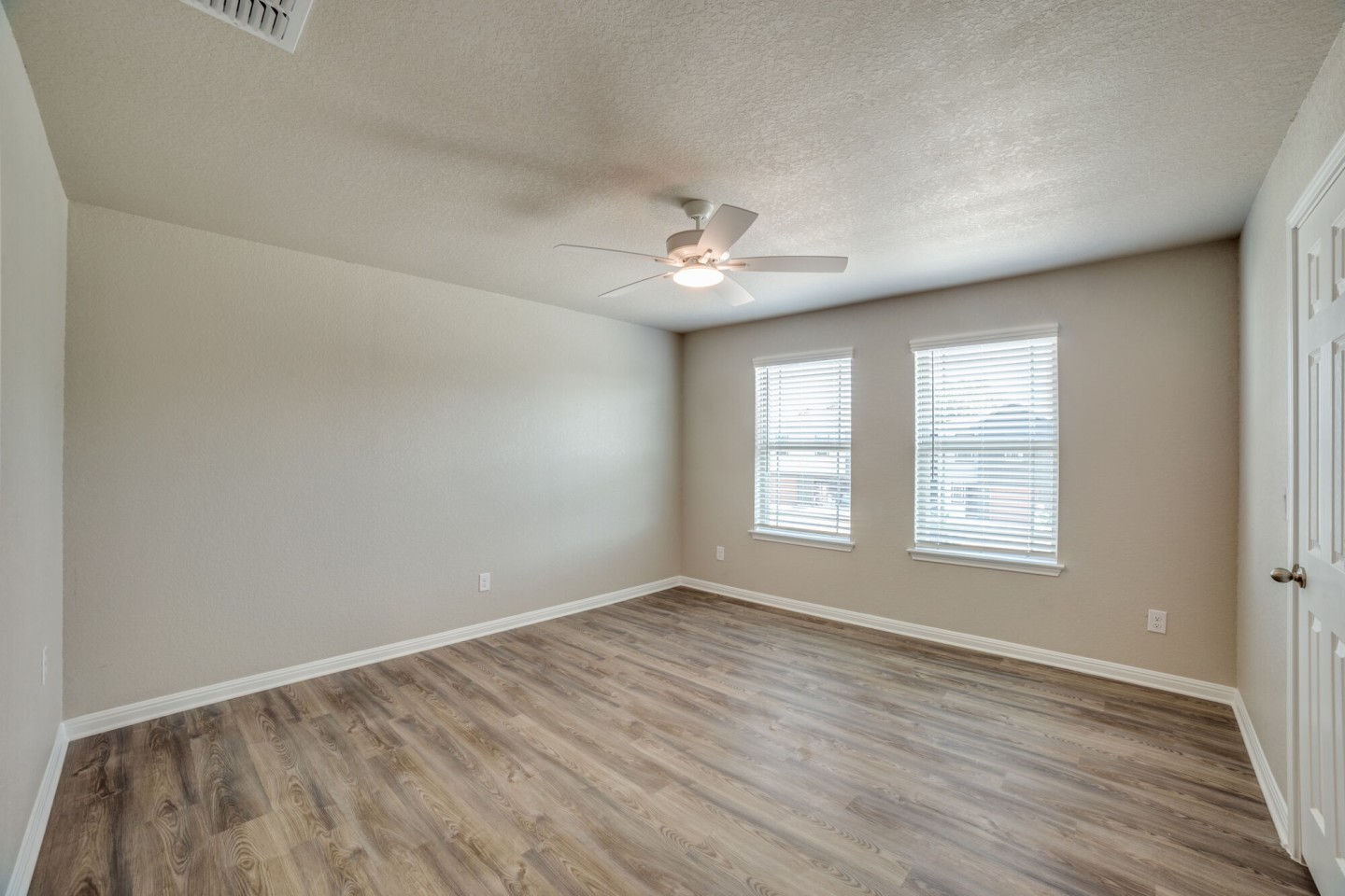 Villas at College Park Image 11