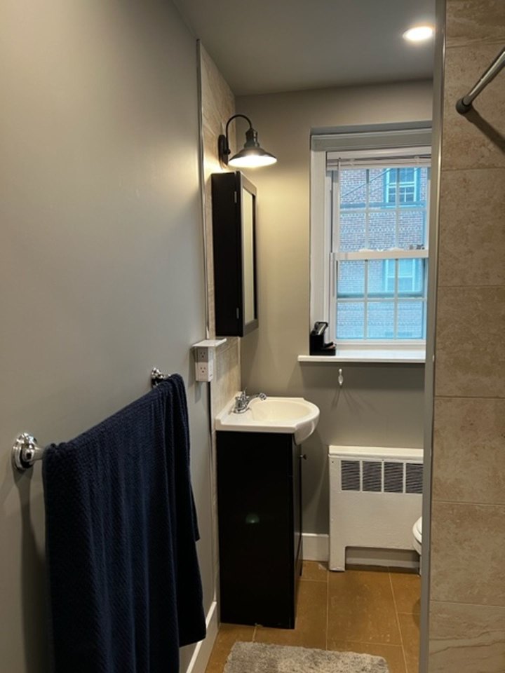 672 Franklin Place E Image 12